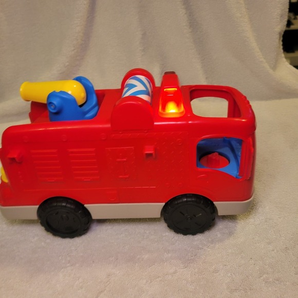 Fisher Price Little People Helping Others Fire Truck w/ Lights & Sounds Tested - Picture 3 of 8